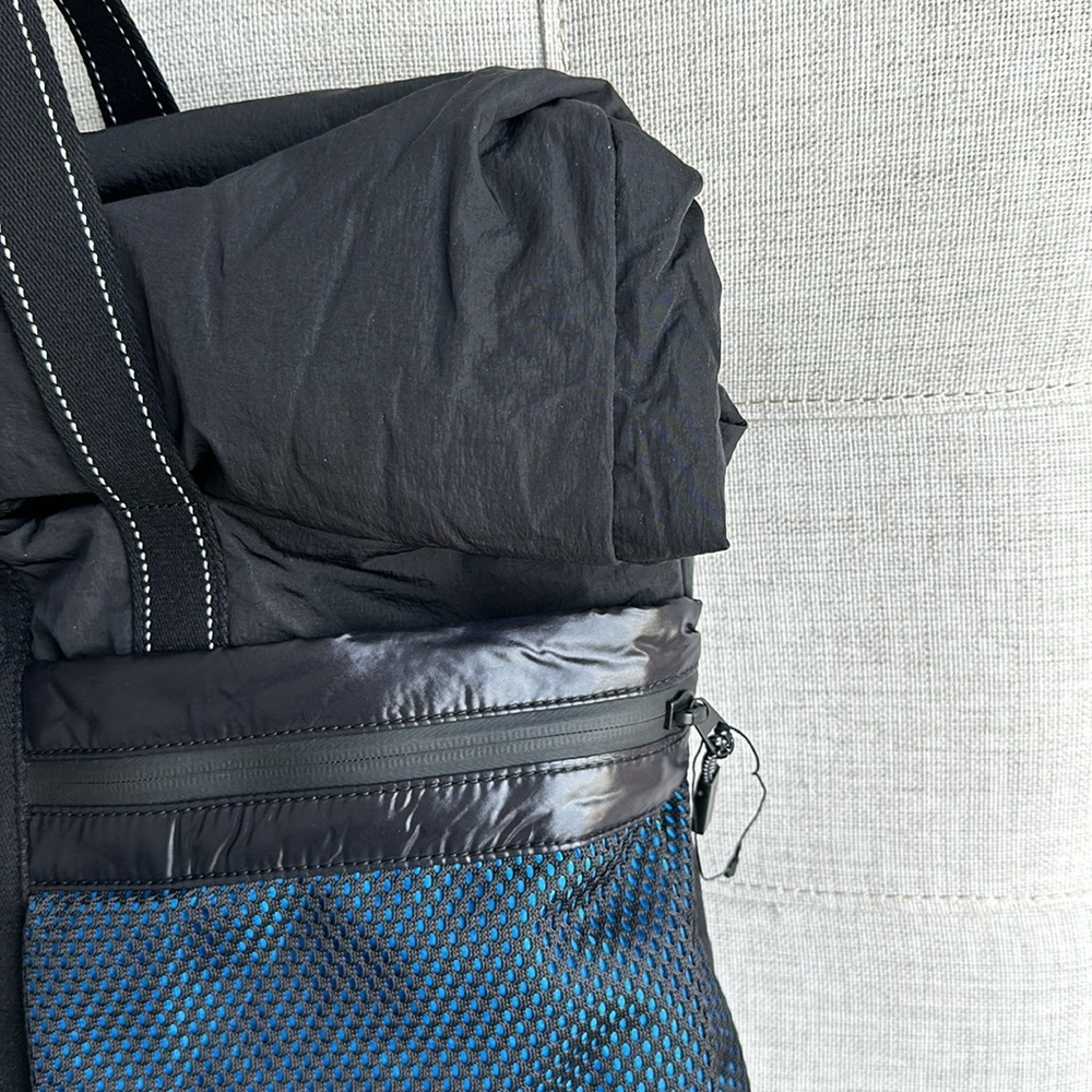 $1890 NEW Bottega Veneta Borsa Travel Shoulder Tote Bag - Navy Blue / Black - Picture 6 of 14